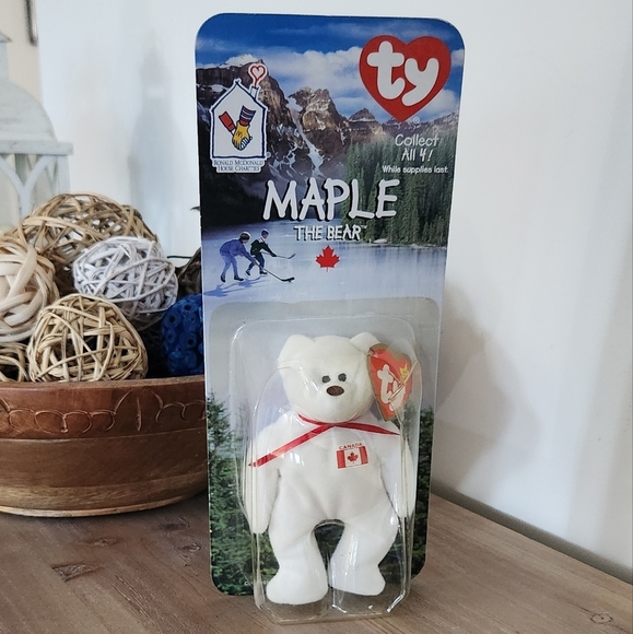 Ty Beanie Baby Maple the Bear Collectible Mcdonalds Edition Canada Flag - Picture 1 of 10